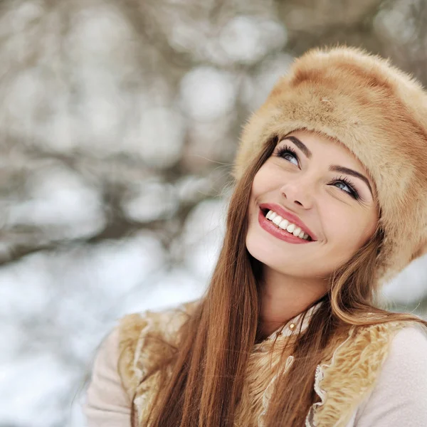 Mooie lachende vrouw - closeup — Stockfoto