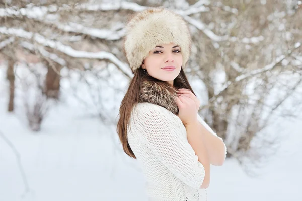 Outdoor fashion portrait of pretty young girl in winter — Stock Photo, Image