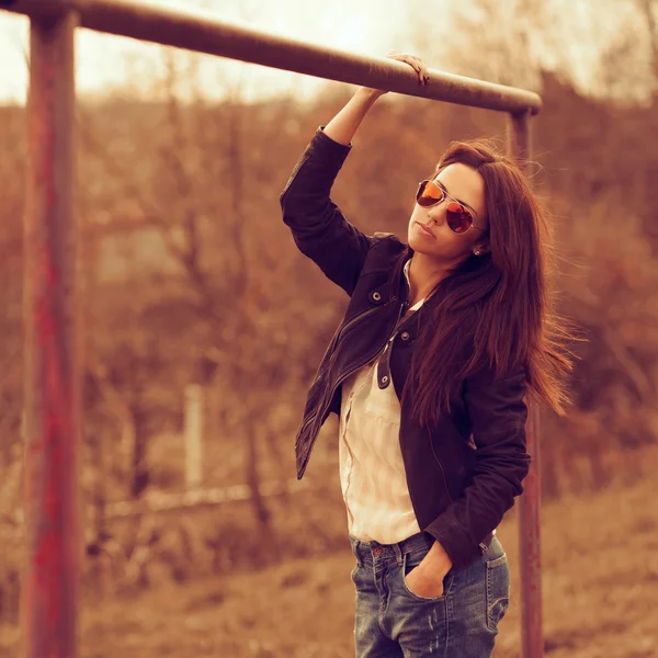 Sexy female model posing outdoors — Stock Photo, Image