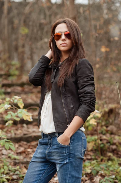 Sexy woman in sunglasses - outdoor — Stock Photo, Image