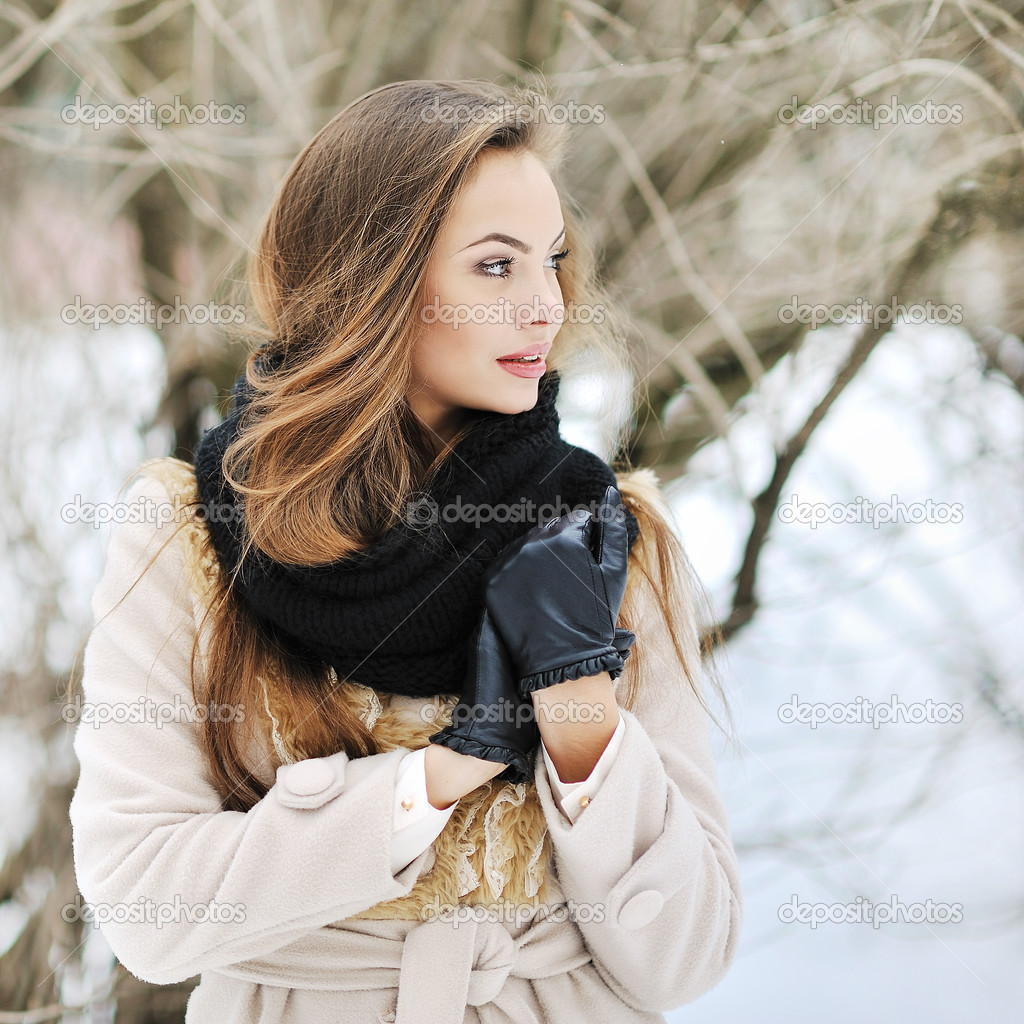 Young beautiful girl looking away - outdoor portrait