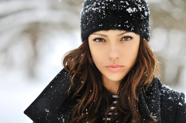 Mooie vrouw gezicht - close-up — Stockfoto