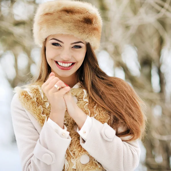 Beautiful girl portrait - outdoors — Stock Photo, Image