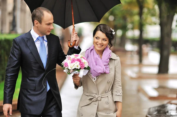 Young wedding couple walking in an old town — Stock Photo, Image