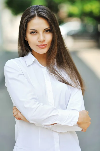 Beautiful cheerful teen girl in white shirt - outdoor — Stock Photo, Image