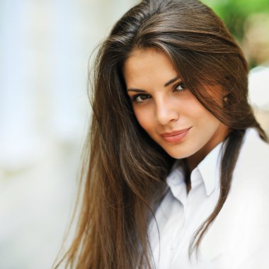 güzel genç kız - açık havada yüzü 