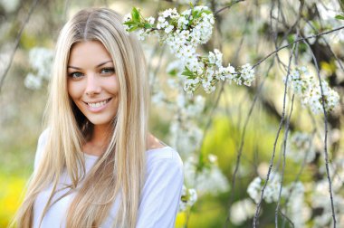 güzel bir genç kadın yüzü closeup - mükemmel cilt