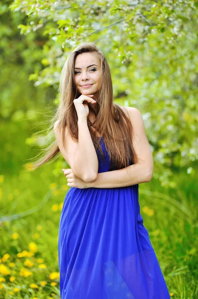 Fashionable young attractive and sensual woman portrait in a gre — Stock Photo, Image