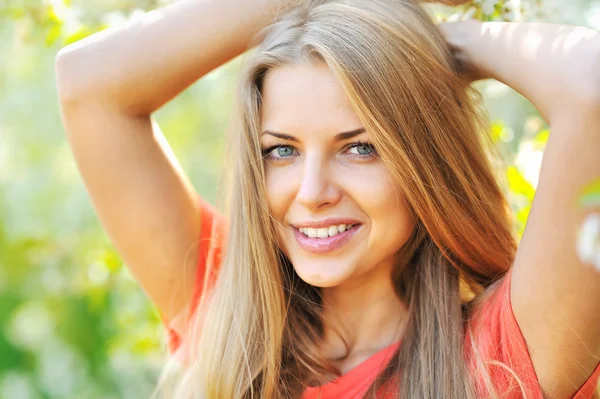 Beautiful woman face closeup — Stock Photo, Image