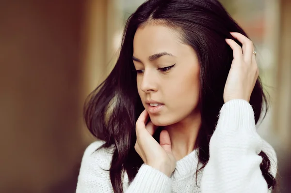 Beautiful girl face - outdoors — Stock Photo, Image