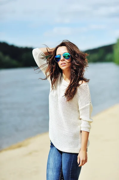 Retrato de moda de mujer hermosa atractiva — Foto de Stock