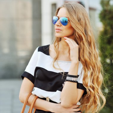 moda portre genç modeli Güneş gözlüğü
