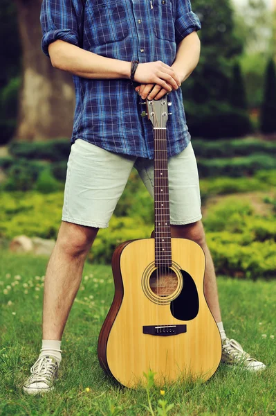 Low section of man with guitar — Stock Photo, Image