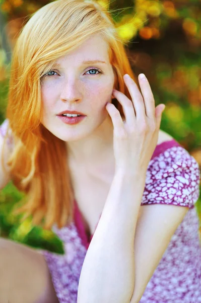 Portrait of a beautiful young woman close-up — Stock Photo, Image