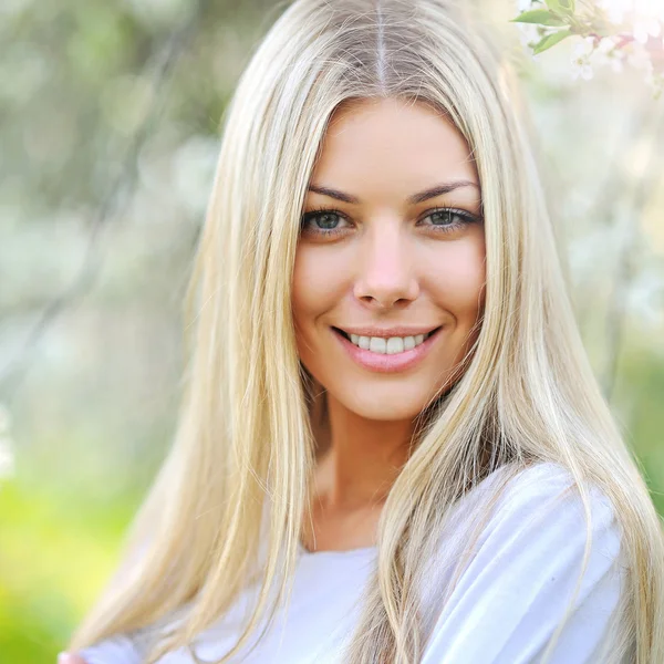 Beautiful woman face closeup — Stock Photo, Image