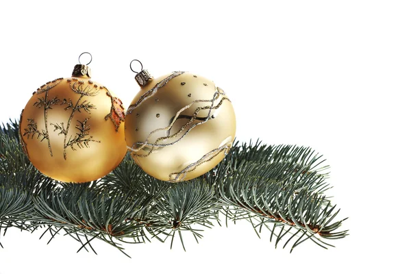 クリスマスの黄色のボールとモミの木 — ストック写真