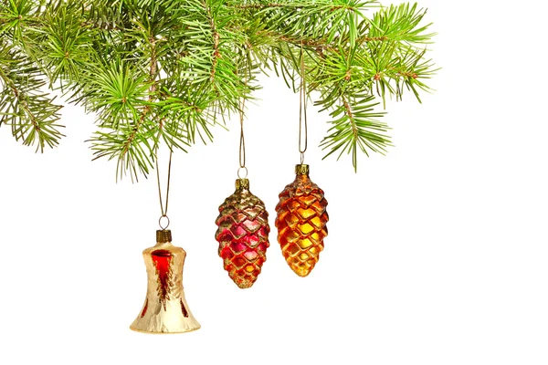 Weihnachtsglocke und zwei Zapfen. Weihnachtsschmuck am Baum — Stockfoto