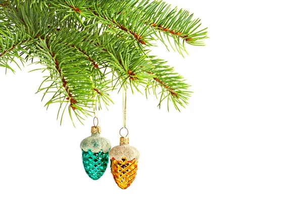 Noel yeşil ve kırmızı konileri oyuncaklar ve kürk-ağaç dalı