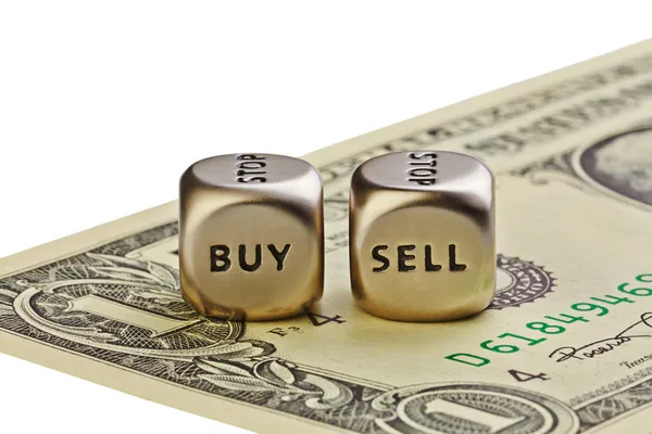 iki metal dices kelime ile satın almak ve satmak bir dolarlık banknot Isola üzerinde