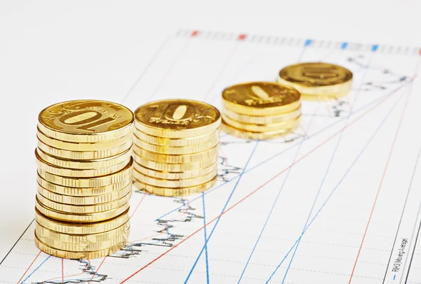 Downtrend coins stacks on financial chart. Selective focus — Stock Photo, Image