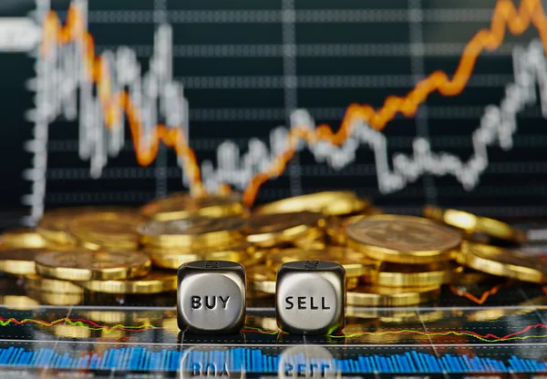 Würfel mit den Worten sell buy und den Goldmünzen. Finanzielle — Stockfoto