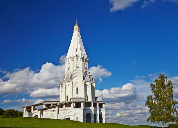 Beautiful Church of the Ascension in summer sunny day. Built in — Stock Photo, Image