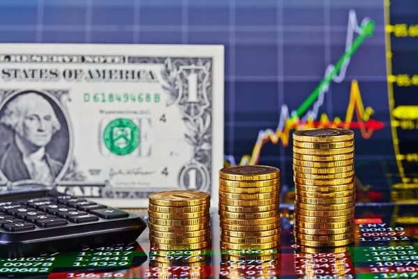Finansal yükseliş grafiği, hesap makinesi, bir dolarlık banknot ve sta