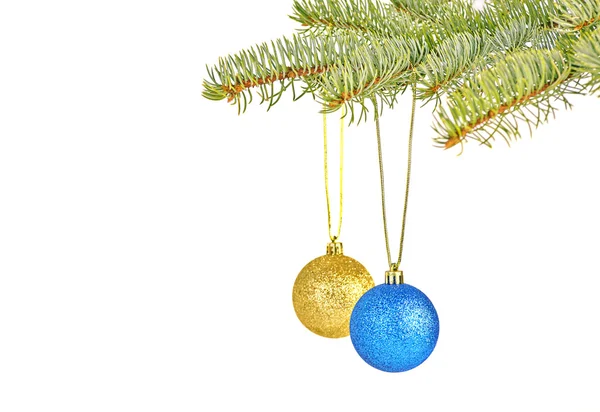 Décoration de Noël avec boules rouges et jaunes sur fond blanc — Photo