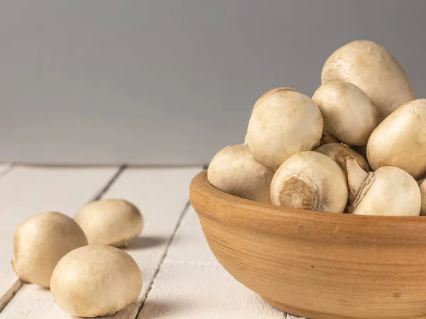 Champignons Plate White Wooden Background Close Copy Space — Stock Photo, Image