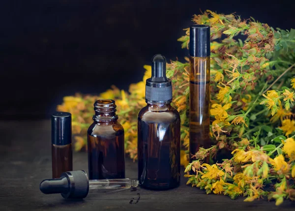 Bottles John Wort Oil John Wort Flowers Black Natural Wooden — Stock Photo, Image