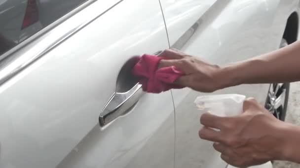 Limpeza Exterior Carro Pulverização Com Líquido Desinfecção Mãos Luva Protetora — Vídeo de Stock