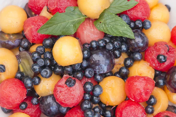 Varias frutas sabrosas de temporada — Foto de Stock