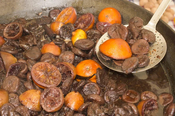 Cocinar higos verdes frescos en vino tinto —  Fotos de Stock