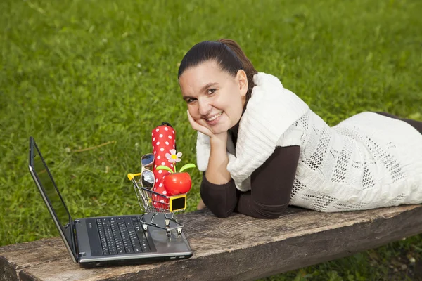 Cute girl thinks about online shopping — Stock Photo, Image