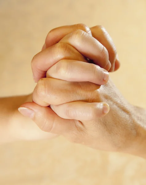 Mutter und Tochter Hand in Hand — Stockfoto