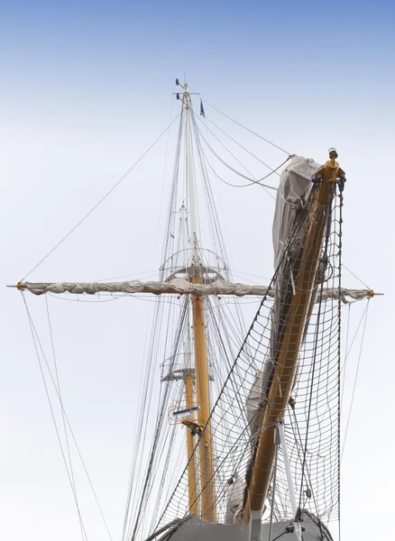 Mastro de navio de vela vintage e velas — Fotografia de Stock