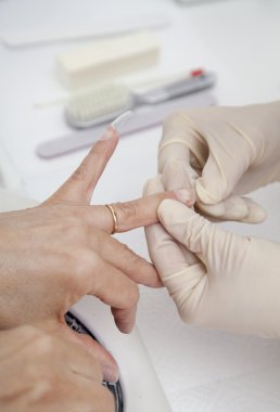 Manikür el Fransız manikür, tırnak uzatma yapım süreci