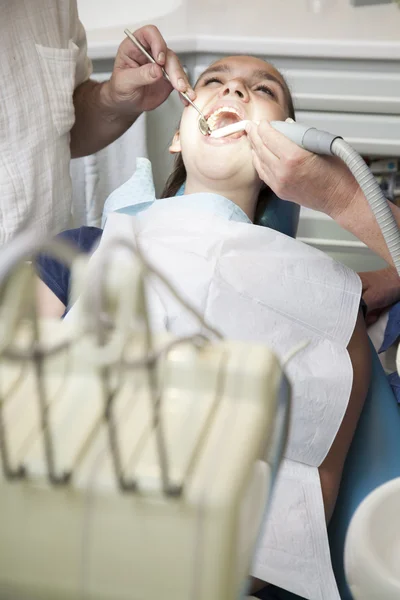 Girl with toothache having her teeth checked by doctor — Stock Photo, Image