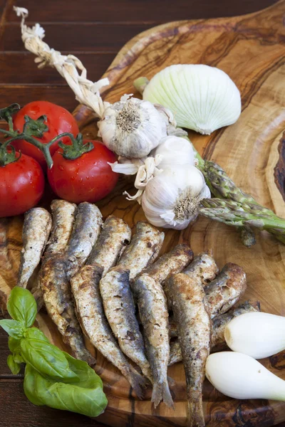 Roasted sardines with organic vegetable — Stock Photo, Image