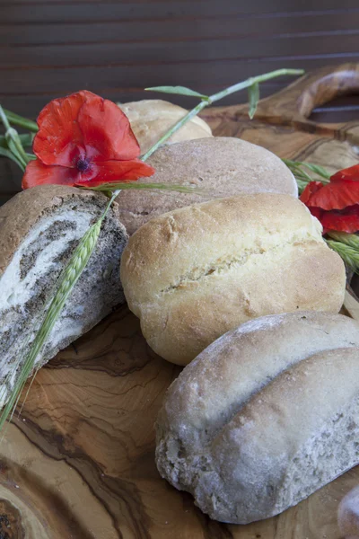 Tasty organic rolls and bread with various seeds — Stock Photo, Image