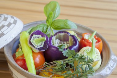 Kuzu ve keçi peynirli biber dolması