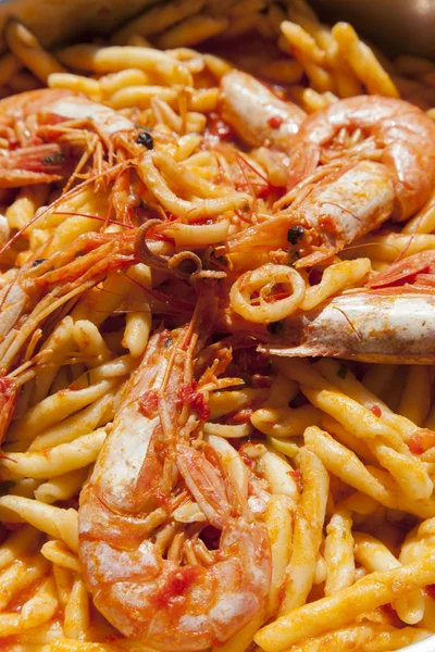 Deliziosa pasta fatta a mano con frutti di mare — Foto Stock