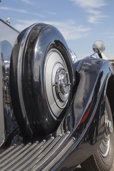 Neumático de repuesto de coche Vintage —  Fotos de Stock
