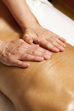 kadın profesyonel masaj ve lenfatik drenaj alma