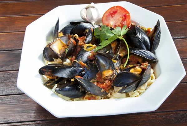Pasta with Mediterranean mussels — Stock Photo, Image
