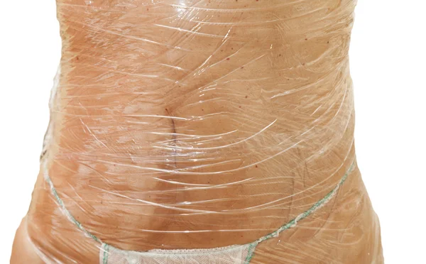 kadın vücut yağ azaltmak için folyo ile sarılı