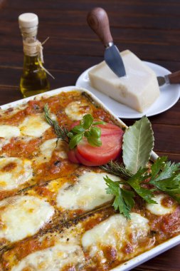 çıtır pişmiş melanzane alla parmigiana
