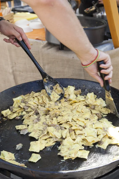 Ravioli pasta med karljohanssvamp — Stockfoto