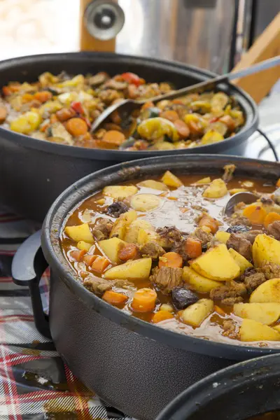 Roeren traditionele stoofpot — Stockfoto