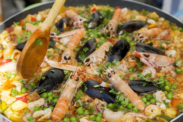 Leckere Bio-Paella lizenzfreie Stockbilder